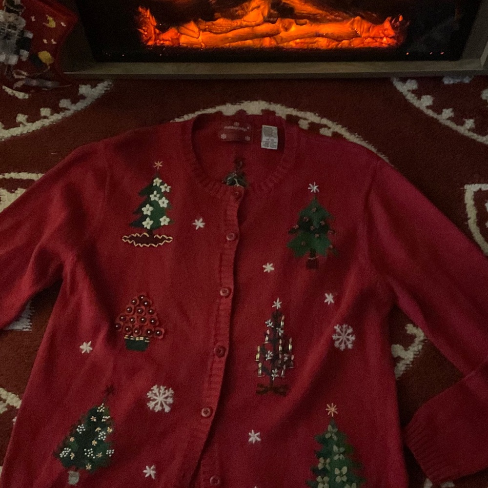 Fun and Whimsical, vintage Christmas Tree Cardigan - Picture 8 of 12